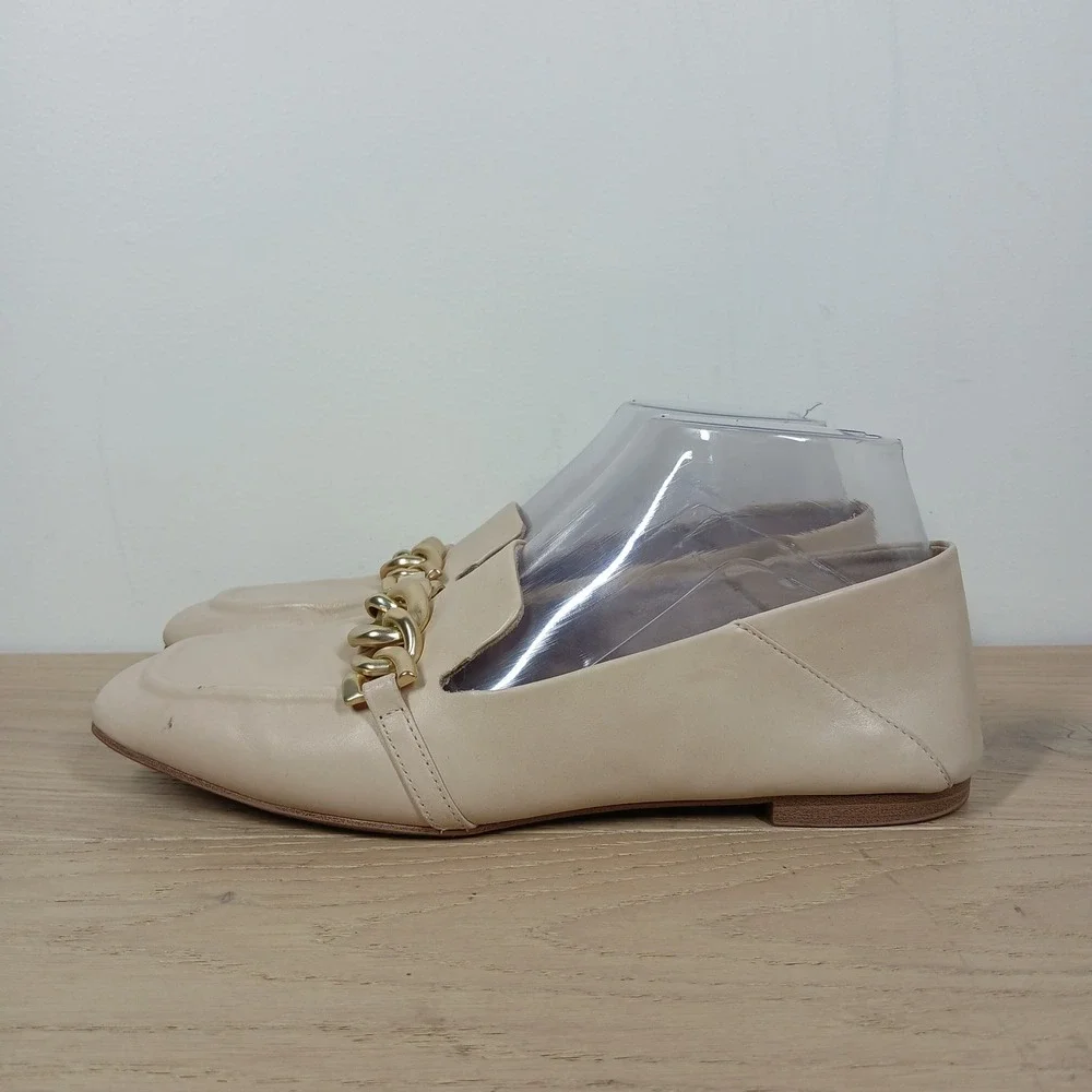 Tamaris Loafers Womens 7.5 Cream Leather Gold Chain Square Toe Quiet Luxury